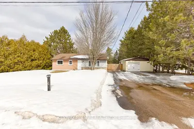 4 Charles Street, Petawawa, ON K8H 2K2