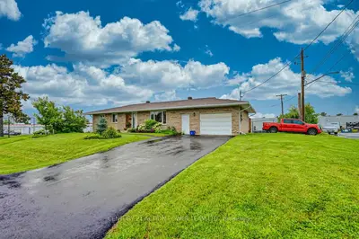 1149 B PARISIEN Street B, Cyrville - Carson Grove - Pineview, ON K1B 3N3