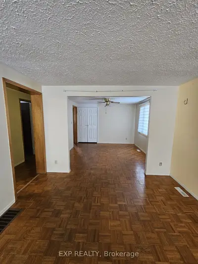 18 Valley Crescent, Elliot Lake, On P5a 2g6