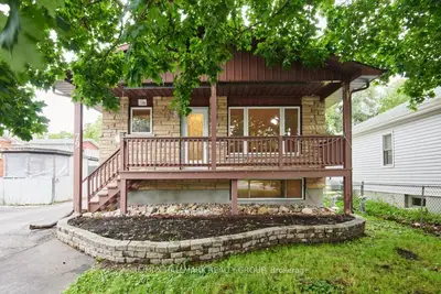 79 Jolliet Avenue B, Vanier And Kingsview Park, On K1l 5h1
