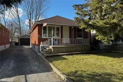 61 Mackay Avenue 2, London South, On N6j 2v4