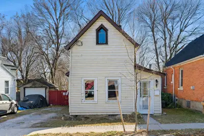 8 Tasker Street, St. Catharines, On L2r 3z8