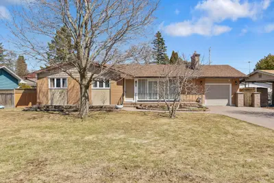9 Aberfeldy Street, Bells Corners and South to Fallowfield, ON K2H 6H6