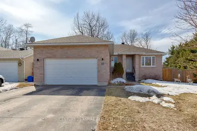 32 Bayshore Drive, Petawawa, On K8h 3r7