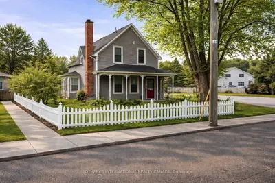 35 Lake Street, Prince Edward County, On K0k 2t0
