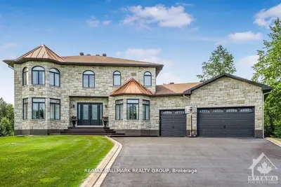 699 Ballycastle Crescent, Blossom Park - Airport And Area, On K1x 0a4