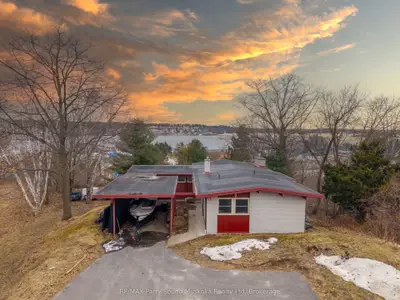 8 Sunset Avenue, Parry Sound, On P2a 1a5