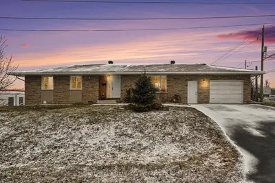 1149 Parisien Street A, Cyrville - Carson Grove - Pineview, ON K1B 3N3