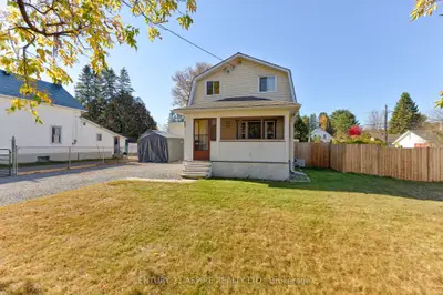 32 Railway Street, Laurentian Hills, On K0j 1j0