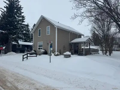 11 James St Street, Lansdowne Village, On K0e 1l0