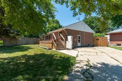 18 Tweedsmuir Avenue, Sarnia, ON N7S 2R8
