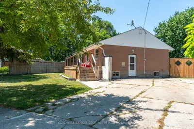18 Tweedsmuir Avenue, Sarnia, On N7s 2r8