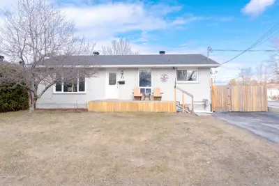 22 John Street, Petawawa, On K8h 1s4