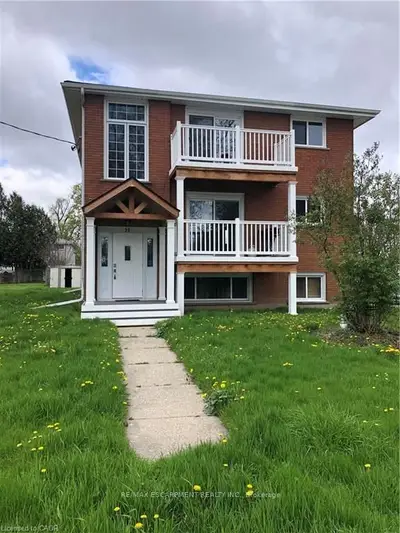 29 Pontiac Street #upper, Brantford, On N3s 2a6