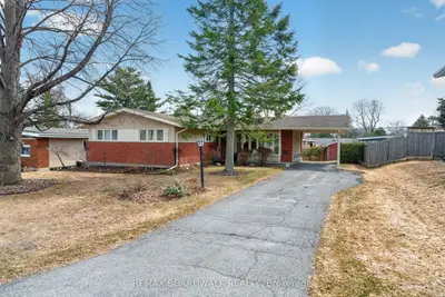32 Bowmoor Avenue, Cityview - Parkwoods Hills - Rideau Shore, On K2e 6m4