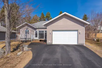5 Northdown Street, Huntsville, On P1h 2r3