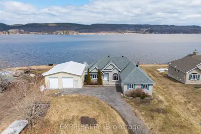 15 Rue Haute Rive Street, Alfred and Plantagenet, ON K0B 1J0
