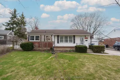 148 Glastonbury Crescent, Stratford, On N5a 6j3