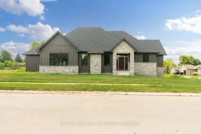 39 East Glen Drive, Lambton Shores, On N0m 1b0