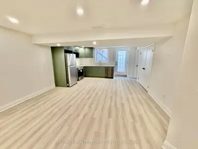 1040 Eagletrace Drive, London North, On N6g 0s5