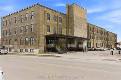 245 Downie Street 304, Stratford, On N5a 1x5