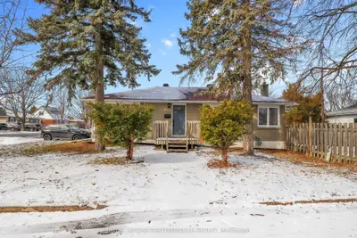 940 BRANT Upper unit Street upper unit, Vanier and Kingsview Park, ON K1K 3N2