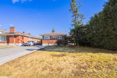 1746 - A Gage Crescent, Belair Park - Copeland Park and Area, ON K2C 0Z9