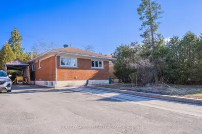1746 - B Gage Crescent, Belair Park - Copeland Park and Area, ON K2C 0Z9