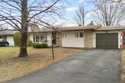 30 Elmsley Crescent, Bells Corners And South To Fallowfield, On K2h 6v3