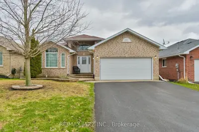 33 Ashwood Crescent, Greater Napanee, ON K7R 3L1