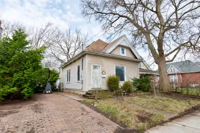 32 St Andrew Street, London North, On N6h 1z6