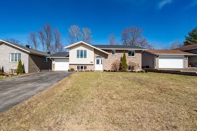 64 Spruce Street, Petawawa, ON K8H 3N6