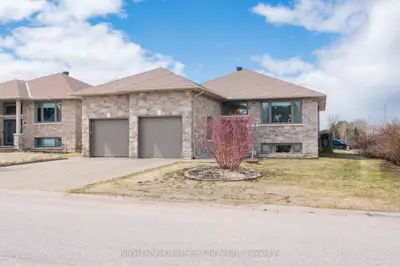 5 Sugarbush Street, North Bay, ON P1C 0A4