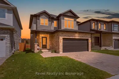32 Sutherland Crescent, Ingersoll, On N5c 0e3