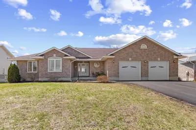 17 Minto Street, Whitewater Region, On K0j 1c0