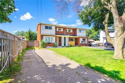 9 DIANNE Court, Hamilton, ON L8T 2T6