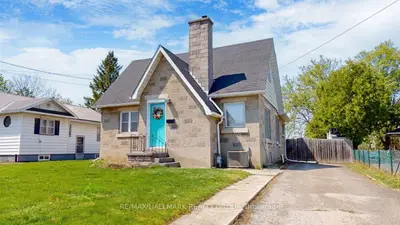 24 Schofield Avenue, Brockville, On K6v 4m5