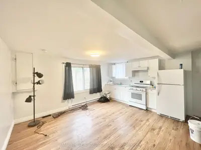 67 Queen Mary Street B, Cityview - Parkwoods Hills - Rideau Shore, On K1k 1x6