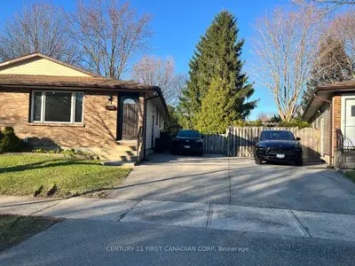 12 Wenlock Crescent, London North, On N6g 3b6