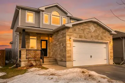 203 Kildare Avenue, Loyalist, On K7n 0a4