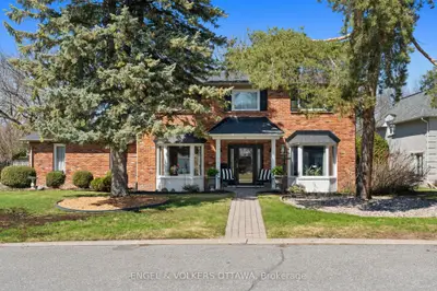 Detached in Country Place - Pineglen - Crestview and Area