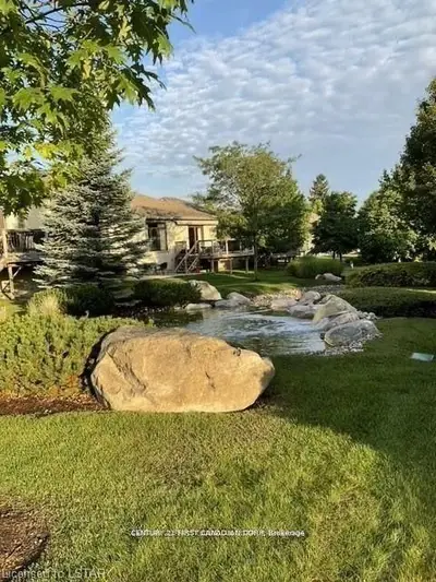 181 Skyline Avenue 9, London North, On N5x 0b2