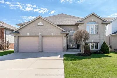 86 Lightbourne Avenue, Stratford, On N4z 1j8
