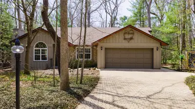 10325 Grand Oaks Drive, Lambton Shores, On N0m 1t0