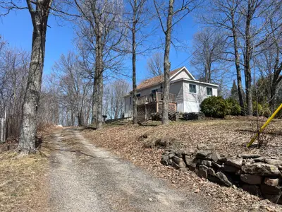 738 Airport Rd Road, North Bay, On P1b 8g6