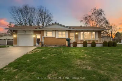 2 Wadsworth Drive, Ingersoll, On N5c 2c1