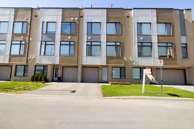 55 Cherry Blossom Private Private W, Parkway Park - Queensway Terrace S And Area, On K2h 0c4