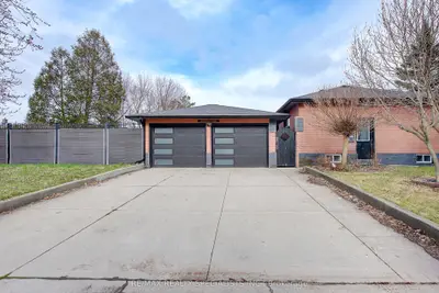 194 Holgate Road, London East, On N5v 1c2