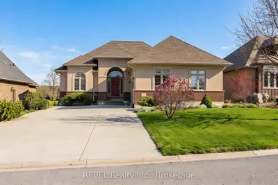 32 Magnolia Lane, Welland, On L3b 6h9