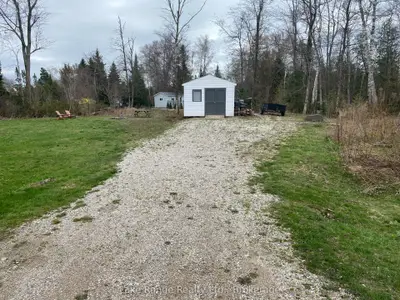 319 Tyendinaga Road, Huron-kinloss, On N2z 2x3